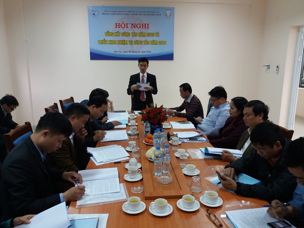 Ông Nguyễn Minh Lân - Bí thư Chi bộ, Giám đốc Trung tâm báo cáo công tác năm 2015 và kế hoạch thực hiện nhiệm vụ năm 2016