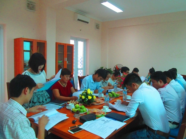 Đ/c Bùi Thị Thanh Thủy – Phó Chánh Văn phòng trình bày báo cáo tại Hội nghị